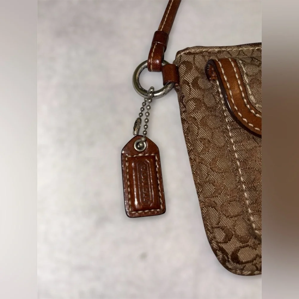 COACH Vintage Hampton Mini Signature Buckle Wristlet Wallet Khaki/Camel Canvas - Picture 4 of 8